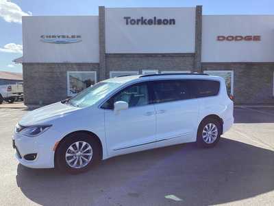 2017 Chrysler Pacifica, $15975. Photo 1