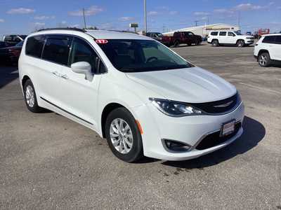 2017 Chrysler Pacifica, $15975. Photo 4