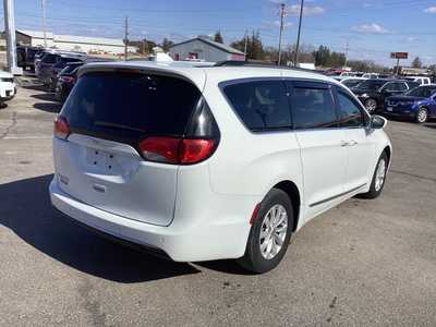 2017 Chrysler Pacifica, $15975. Photo 6