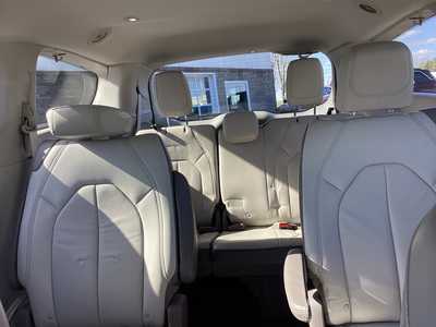 2017 Chrysler Pacifica, $15975. Photo 8