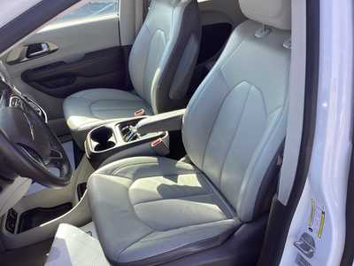 2017 Chrysler Pacifica, $15975. Photo 9