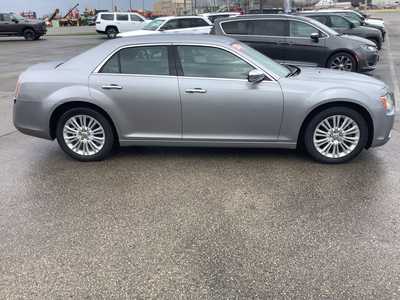 2013 Chrysler 300, $11975. Photo 5