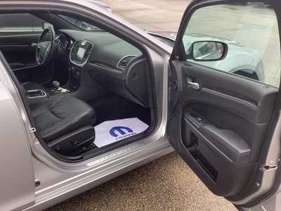 2013 Chrysler 300, $11975. Photo 7