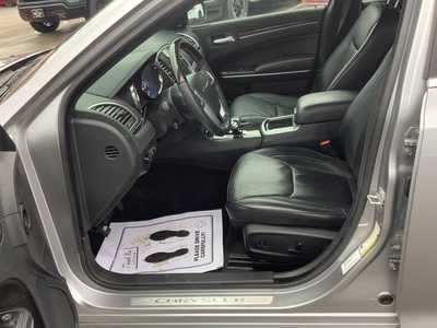 2013 Chrysler 300, $11975. Photo 9