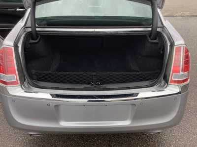 2013 Chrysler 300, $11975. Photo 11