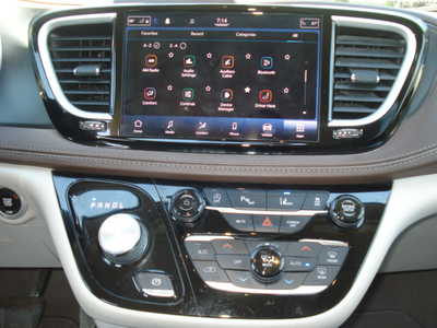 2021 Chrysler Pacifica, $20975. Photo 11
