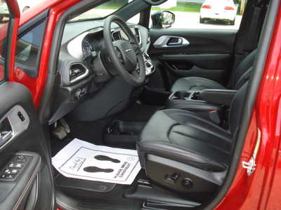 2024 Chrysler Pacifica, $44575. Photo 7