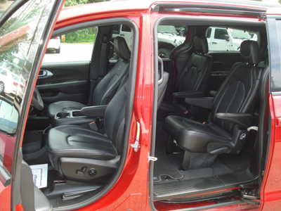2024 Chrysler Pacifica, $44575. Photo 8