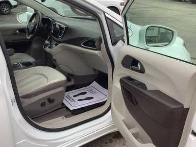 2018 Chrysler Pacifica, $16575. Photo 7