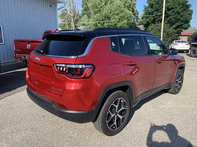 2025 Jeep Compass, $32104. Photo 4