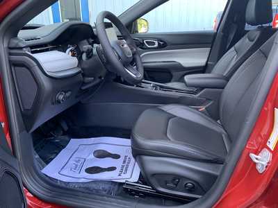 2025 Jeep Compass, $32104. Photo 5