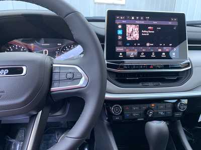 2025 Jeep Compass, $32104. Photo 7