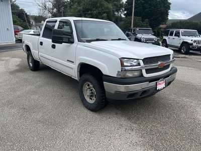2003 Chevrolet 1500 Crew Cab, $2575. Photo 2