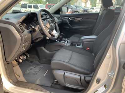 2017 Nissan Rogue, $11975. Photo 5