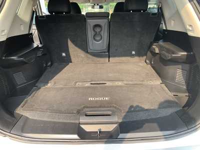 2017 Nissan Rogue, $11975. Photo 7