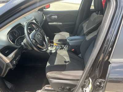 2015 Jeep Cherokee, $9975. Photo 5