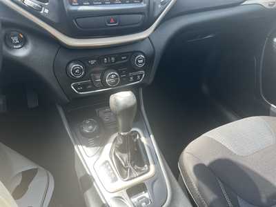 2015 Jeep Cherokee, $9975. Photo 10