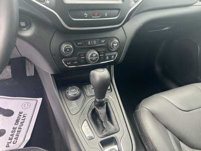2021 Jeep Cherokee, $26575. Photo 7