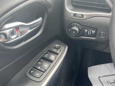 2021 Jeep Cherokee, $26575. Photo 10