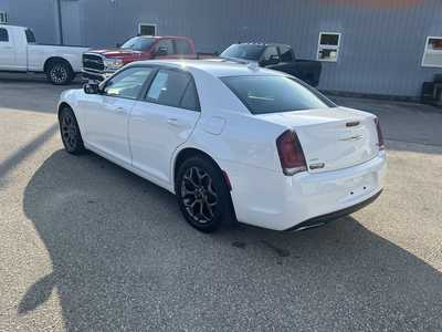 2015 Chrysler 300, $13975. Photo 4