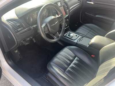 2015 Chrysler 300, $13975. Photo 5