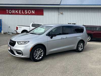 2026 Chrysler Pacifica, $48345. Photo 1
