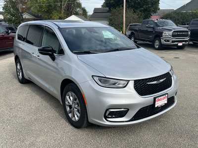 2026 Chrysler Pacifica, $48345. Photo 2
