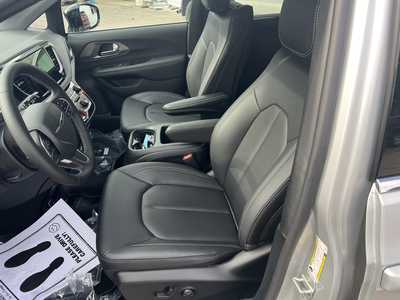 2026 Chrysler Pacifica, $48345. Photo 5