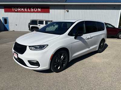 2026 Chrysler Pacifica, $42649. Photo 1