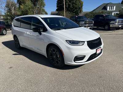 2026 Chrysler Pacifica, $42649. Photo 2