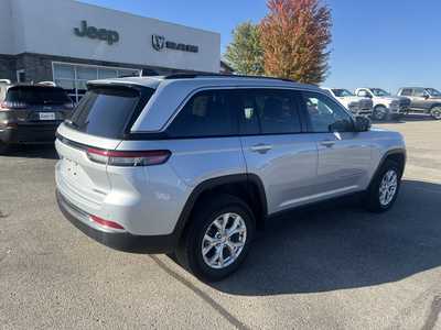 2023 Jeep Grand Cherokee, $34975. Photo 3