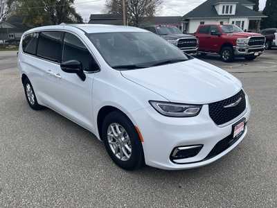 2026 Chrysler Pacifica, $42290. Photo 2