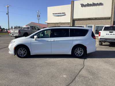 2021 Chrysler Pacifica, $24975. Photo 2