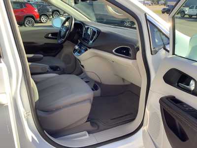 2021 Chrysler Pacifica, $24975. Photo 7