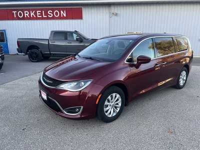 2019 Chrysler Pacifica, $15575. Photo 1
