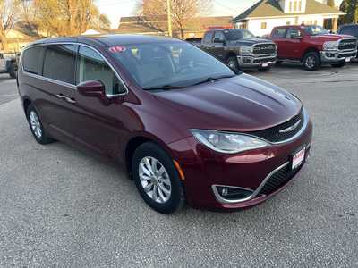 2019 Chrysler Pacifica, $15575. Photo 2