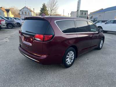 2019 Chrysler Pacifica, $15575. Photo 3