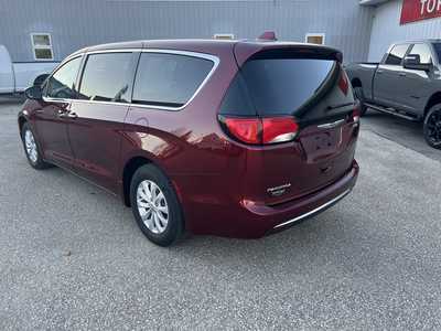 2019 Chrysler Pacifica, $15575. Photo 4