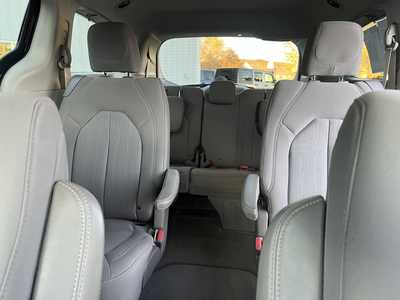 2019 Chrysler Pacifica, $15575. Photo 6