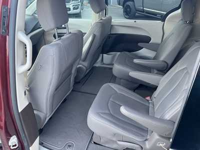 2019 Chrysler Pacifica, $15575. Photo 7
