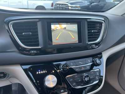 2019 Chrysler Pacifica, $15575. Photo 12