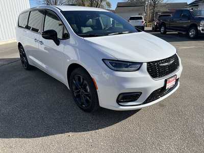 2026 Chrysler Pacifica, $46443. Photo 2