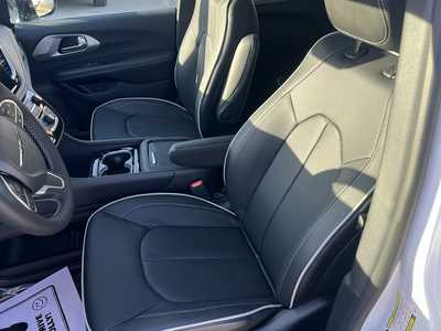 2026 Chrysler Pacifica, $. Photo 5