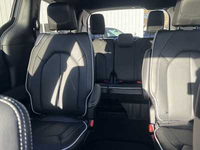 2026 Chrysler Pacifica, $. Photo 7