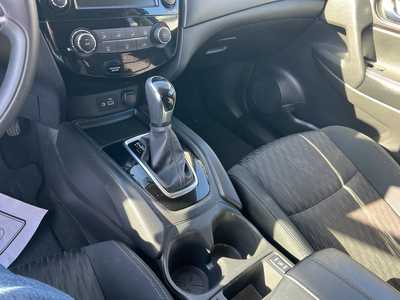 2018 Nissan Rogue, $12975. Photo 6