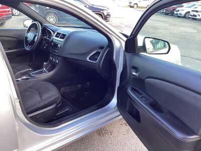 2011 Dodge Avenger, $1975. Photo 7