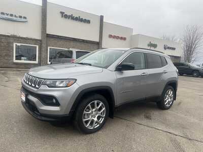 2022 Jeep Compass, $22975. Photo 1