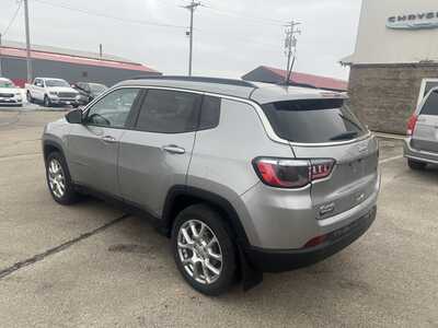 2022 Jeep Compass, $22975. Photo 3