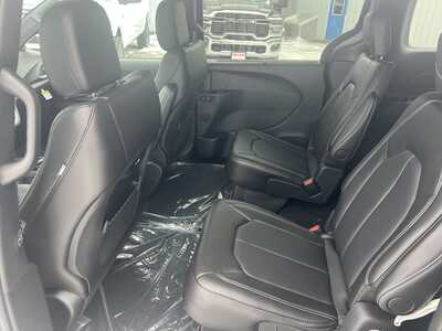 2026 Chrysler Pacifica, $47095. Photo 5