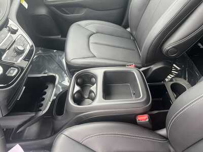 2026 Chrysler Pacifica, $47095. Photo 7